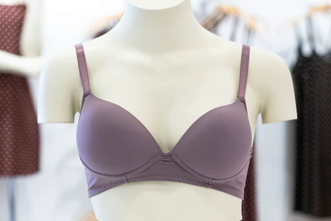 Purple bra displayed on a mannequin in a clothing store, showcasing elegant design. (Photo: Janaina Lourenço via Pexels)