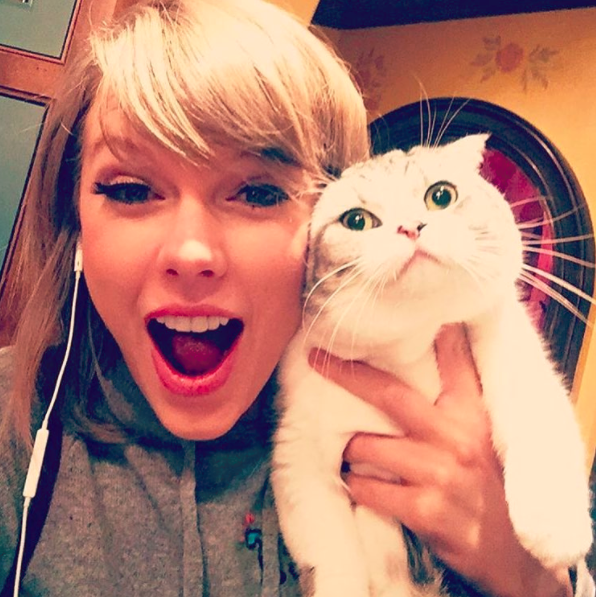 Taylor Swift and her cat Meredith
